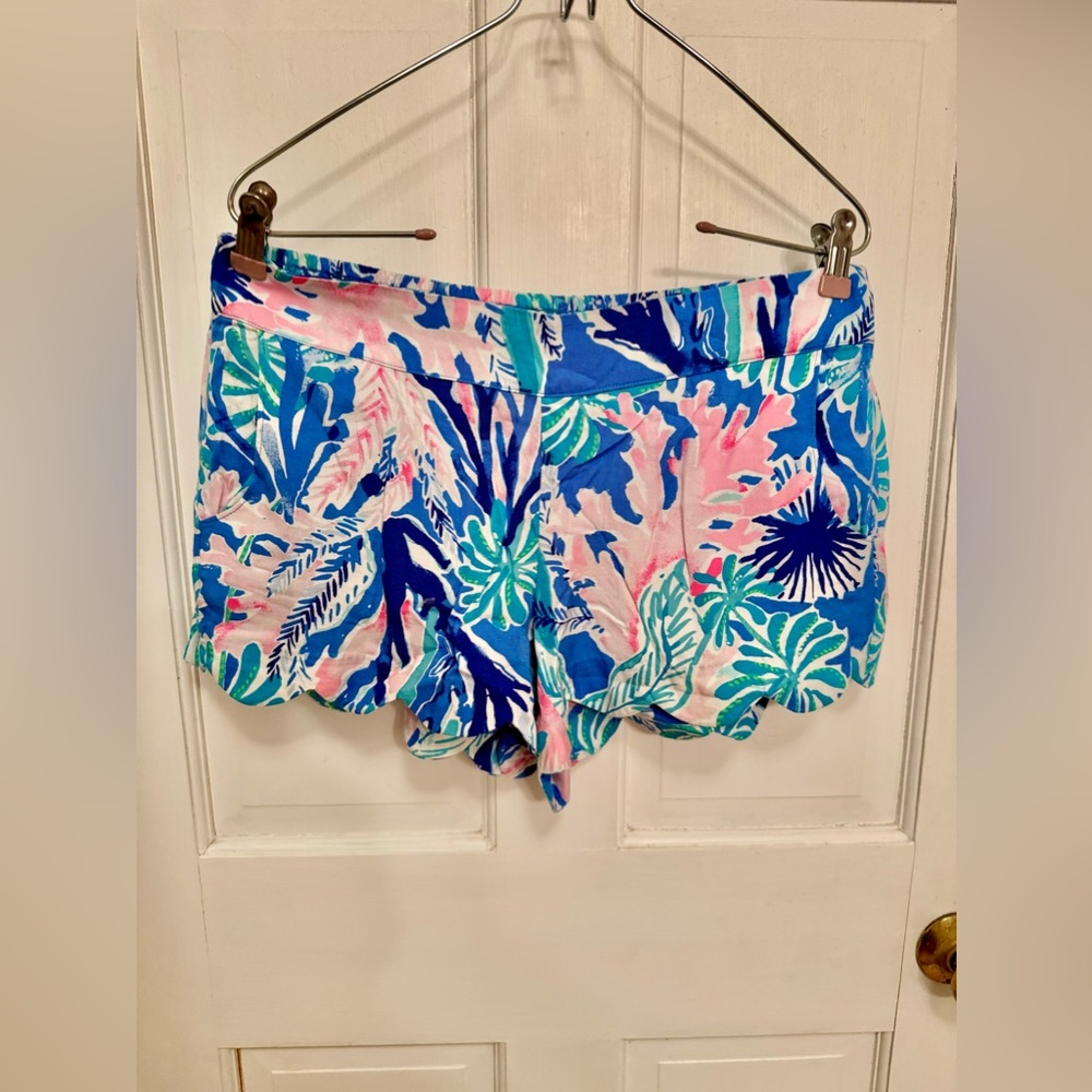 Lilly Pulitzer Dahlia Shorts Blue Jet Stream Scallop Hem Elastic Waist M - Picture 8 of 10